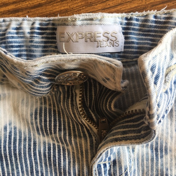 Shorts - Picture 3 of 3